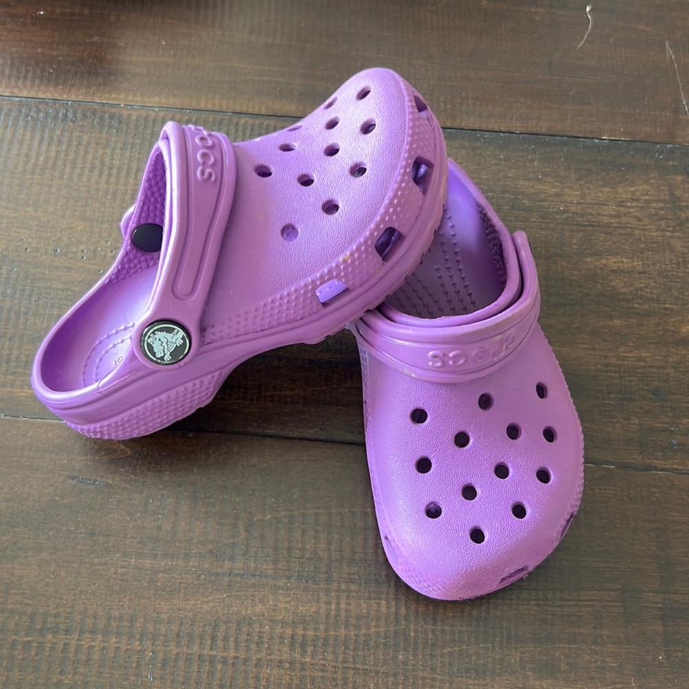 Kids crocs size 9 (toddler)